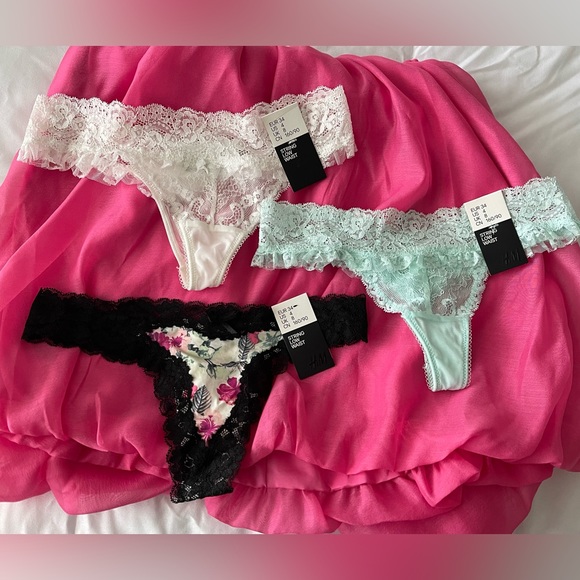 NWT H&M Lace Thongs. 3pk. Size 4. Small. - Picture 1 of 5